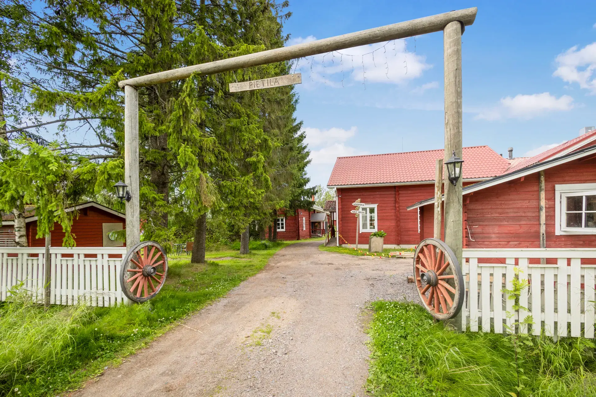 Pitojen Helmi Portti